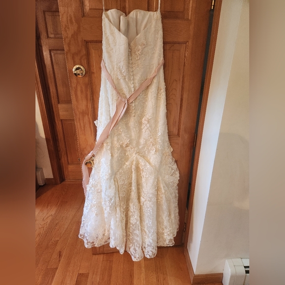 Wedding Dress - Picture 4 of 16